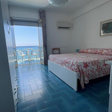 Hotel Ristorante Mareblu Amantea Eksteriør bilde