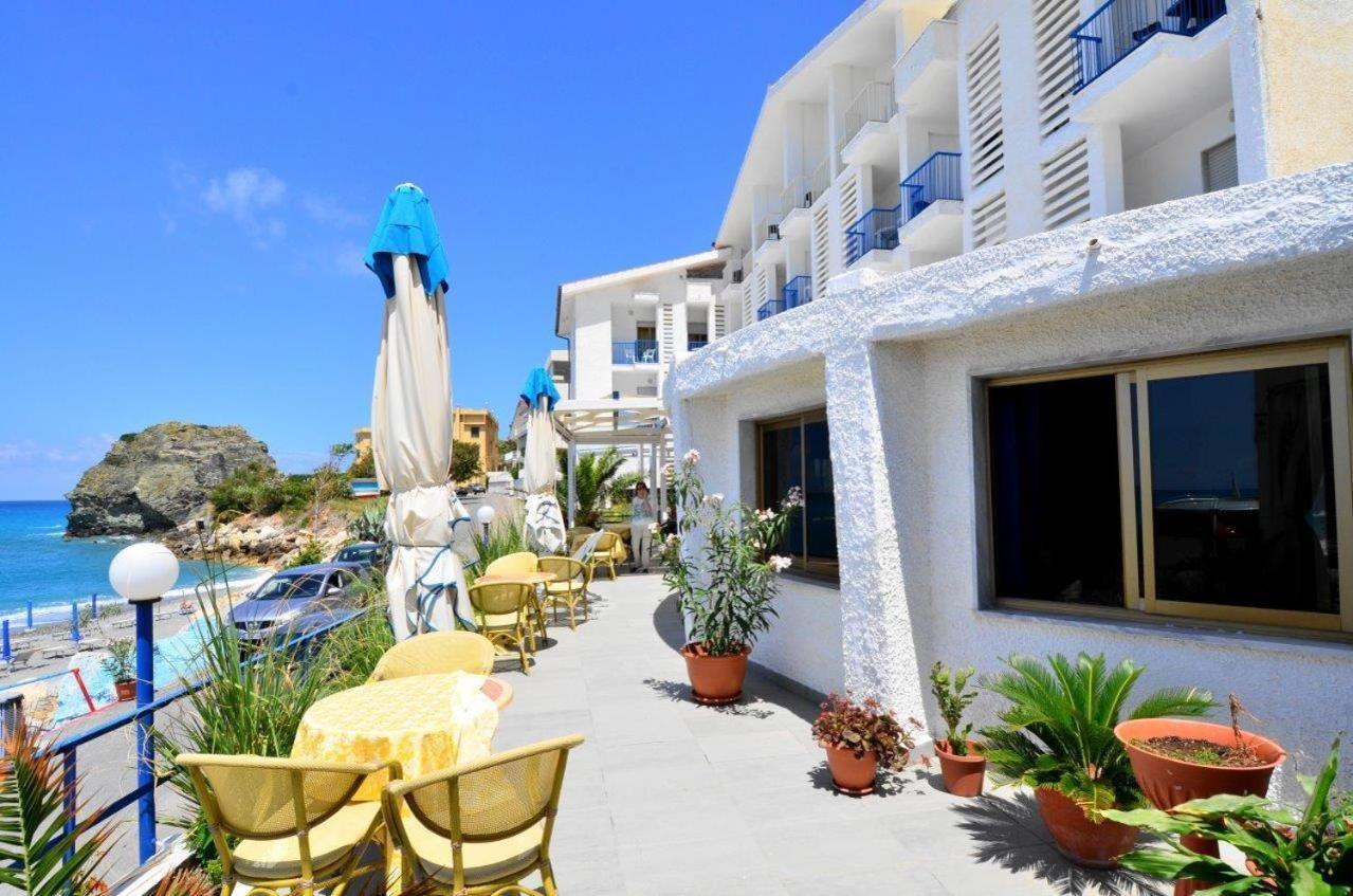 Hotel Ristorante Mareblu Amantea Eksteriør bilde