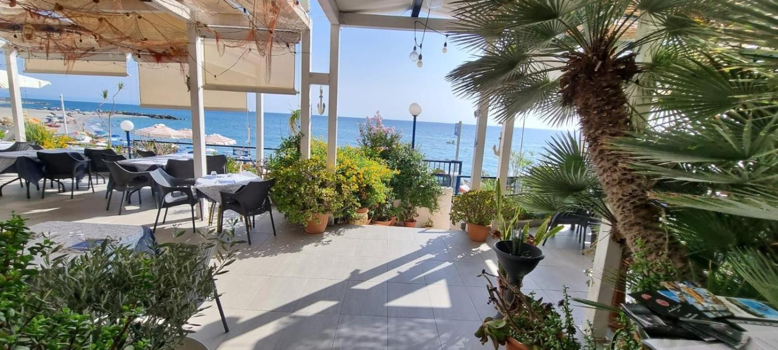 Hotel Ristorante Mareblu Amantea Eksteriør bilde