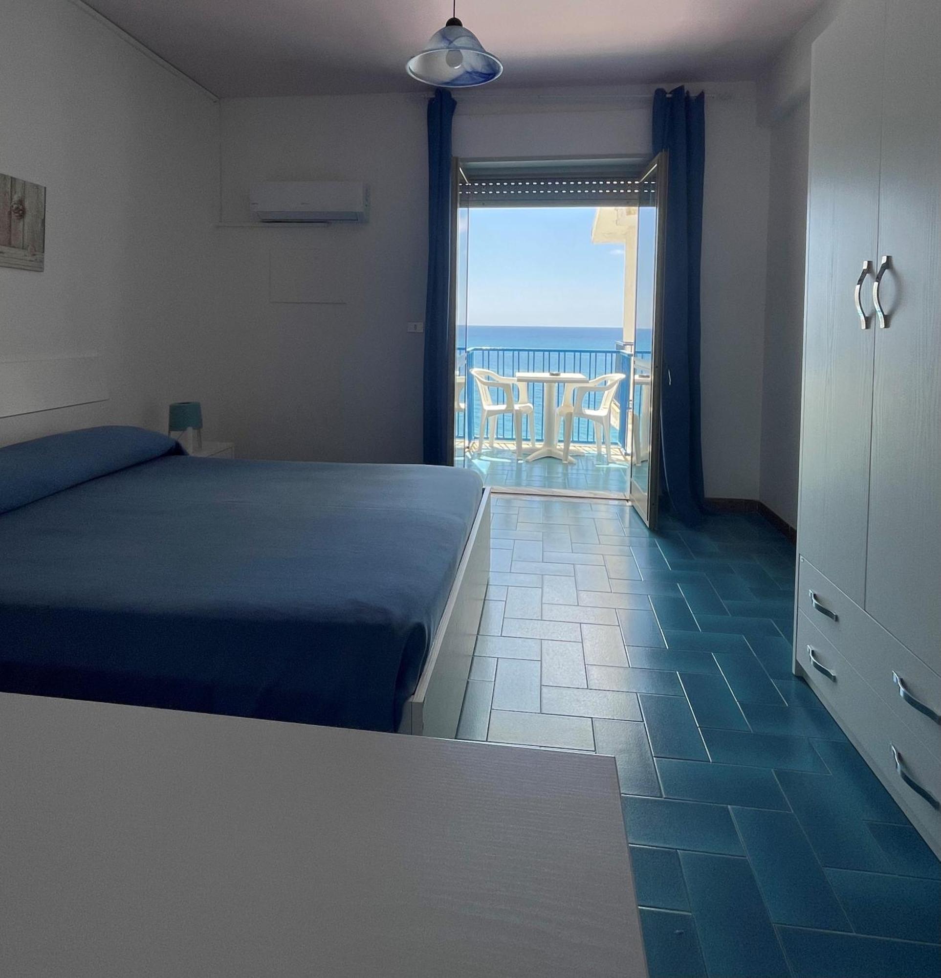 Hotel Ristorante Mareblu Amantea Eksteriør bilde
